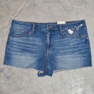 Universal Thread Size 18 High Rise Shortie Shorts NWT Denim Raw Hem Medium Wash